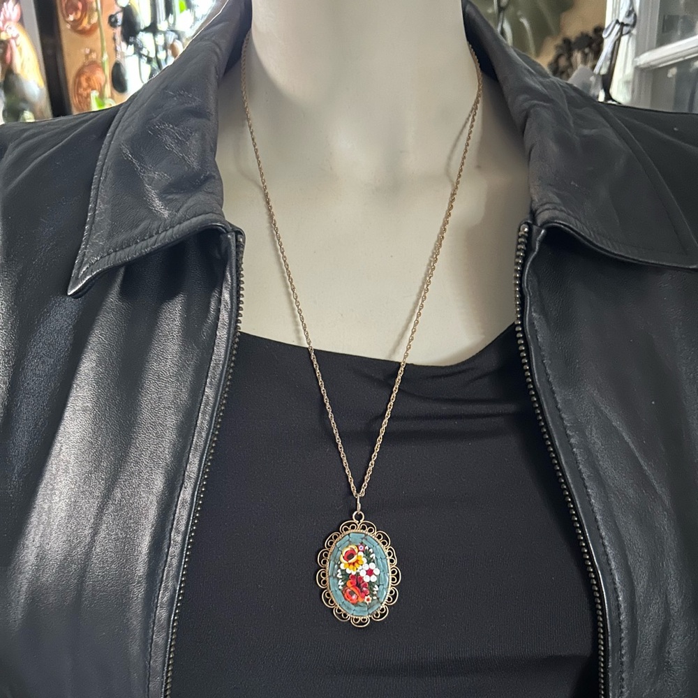 Vintage Micro-mosaic Pendant Necklace - Picture 6 of 8